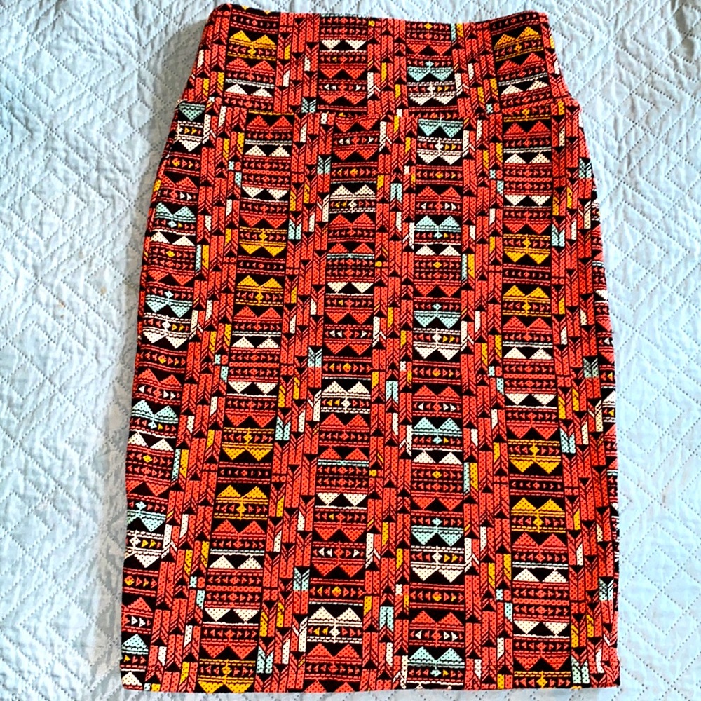 New Without Tag Geometric Pattern skirt size XS
99%polyester 
4% spandex